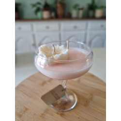 Bougie en verre cocktail avec rose – Élégance florale