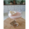 Bougie en verre cocktail avec rose – Élégance florale