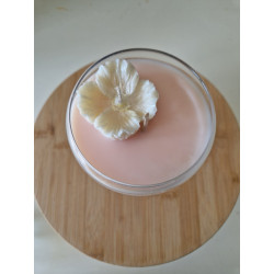 Bougie en verre cocktail avec rose – Élégance florale
